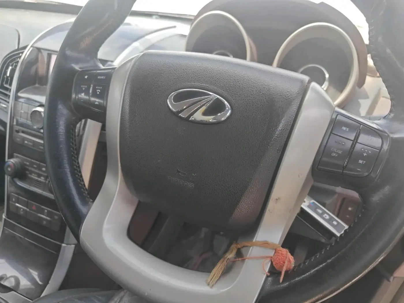 2015 Mahindra XUV500 W8, Diesel, Manual, 1,81,145 km, interior