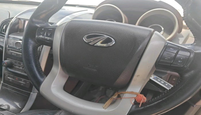 2015 Mahindra XUV500 W8, Diesel, Manual, 1,04,037 km, interior