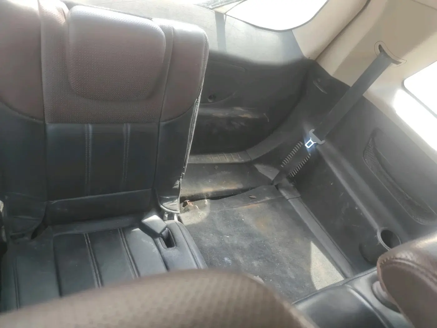 2015 Mahindra XUV500 W8, Diesel, Manual, 1,81,145 km, interior