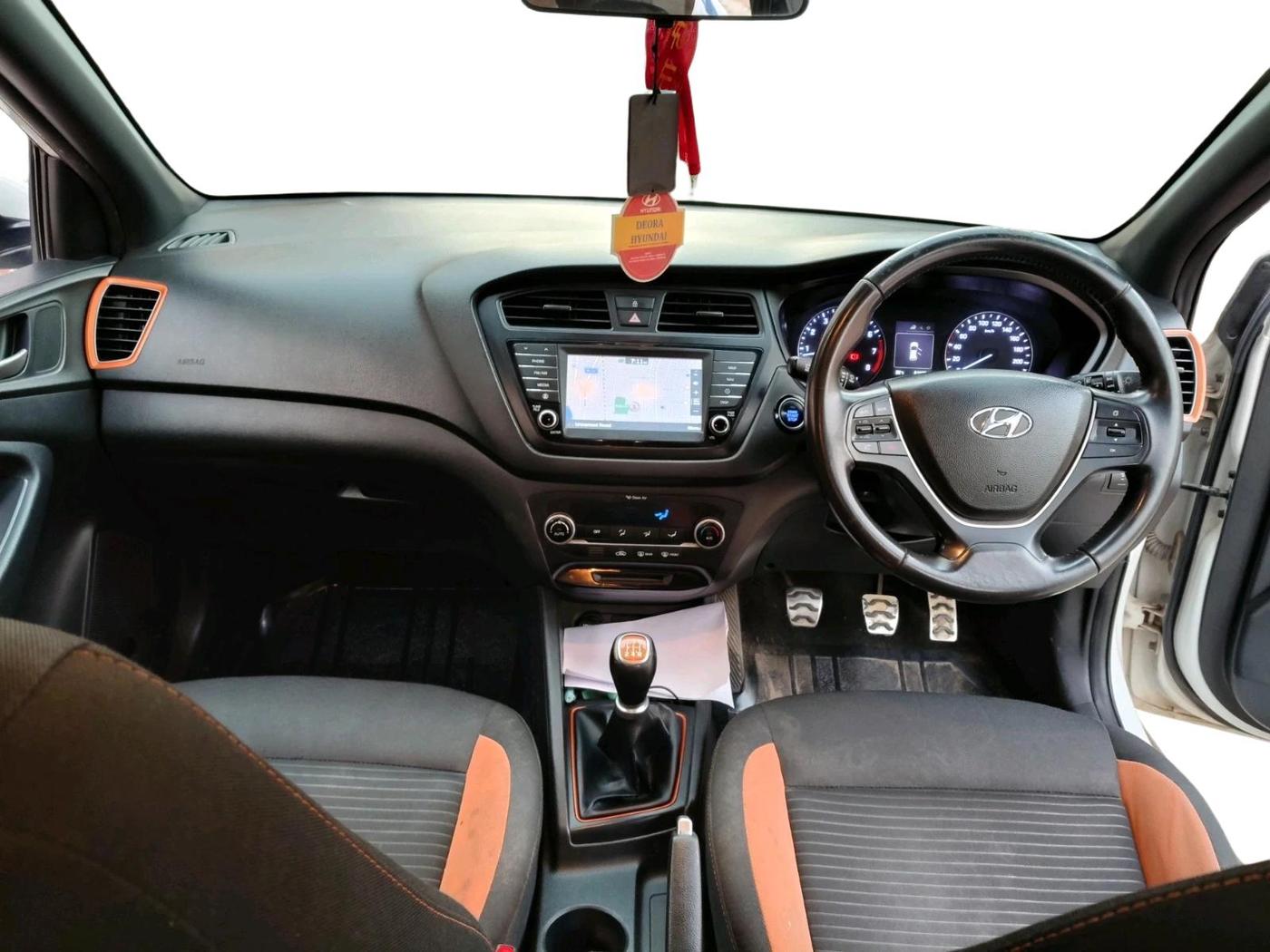 2016 Hyundai i20 Active 1.2 S, CNG, Manual, 81,989 km, interior