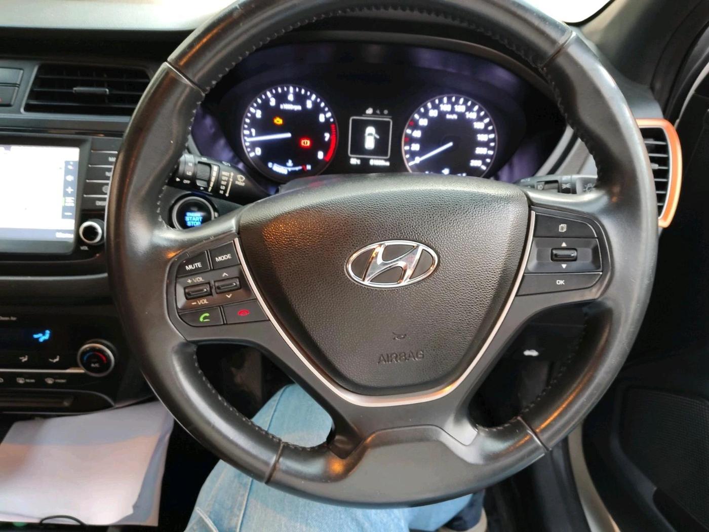 2016 Hyundai i20 Active 1.2 S, CNG, Manual, 81,989 km, interior