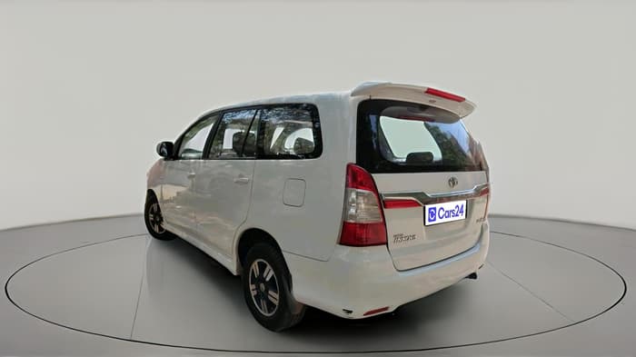 2010 Toyota Innova 2.5 G4 8 STR, Diesel, Manual, 3,04,532 km, exterior