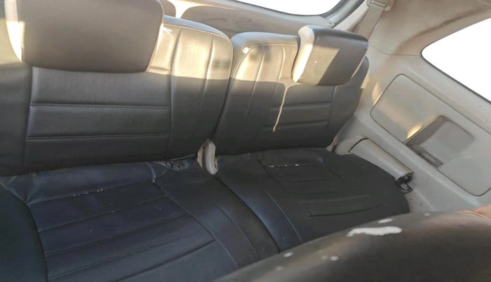 2008 Toyota Innova G4 2.5 8 STR, Diesel, Manual, 2,52,467 km, interior