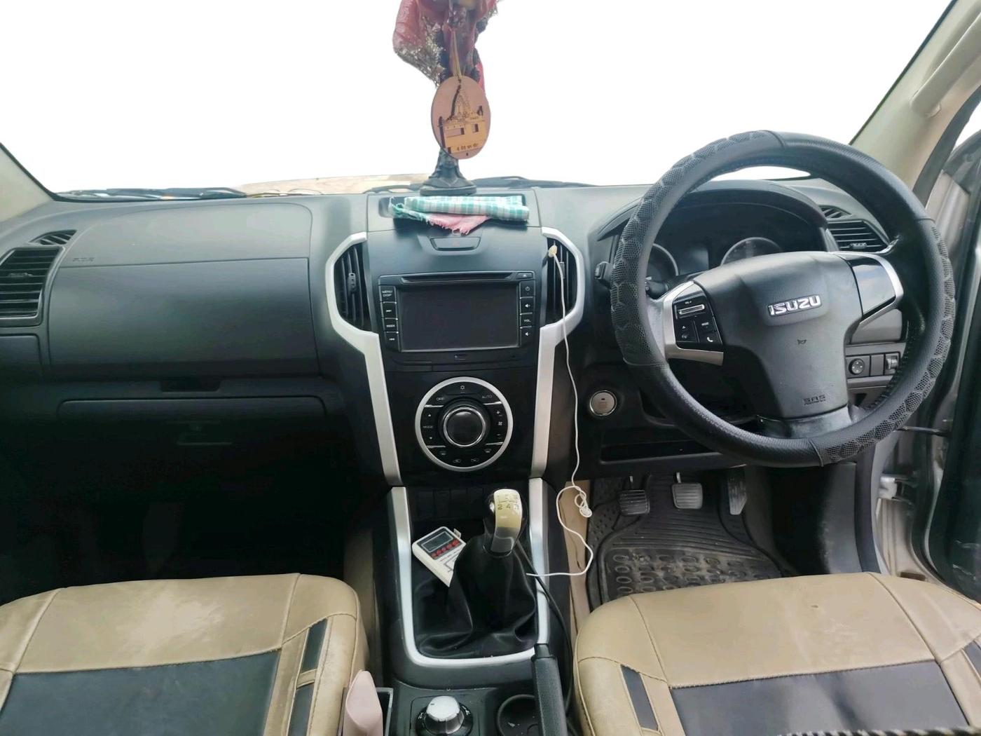 2019 ISUZU D-Max V Cross 4*4 MT, Diesel, Manual, 1,61,466 km, interior