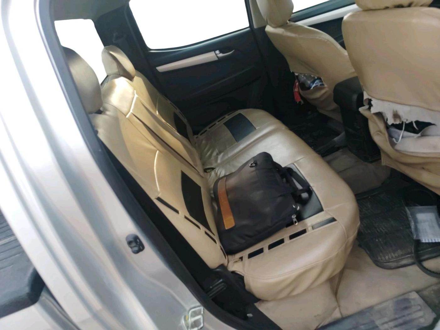 2019 ISUZU D-Max V Cross 4*4 MT, Diesel, Manual, 1,61,466 km, interior
