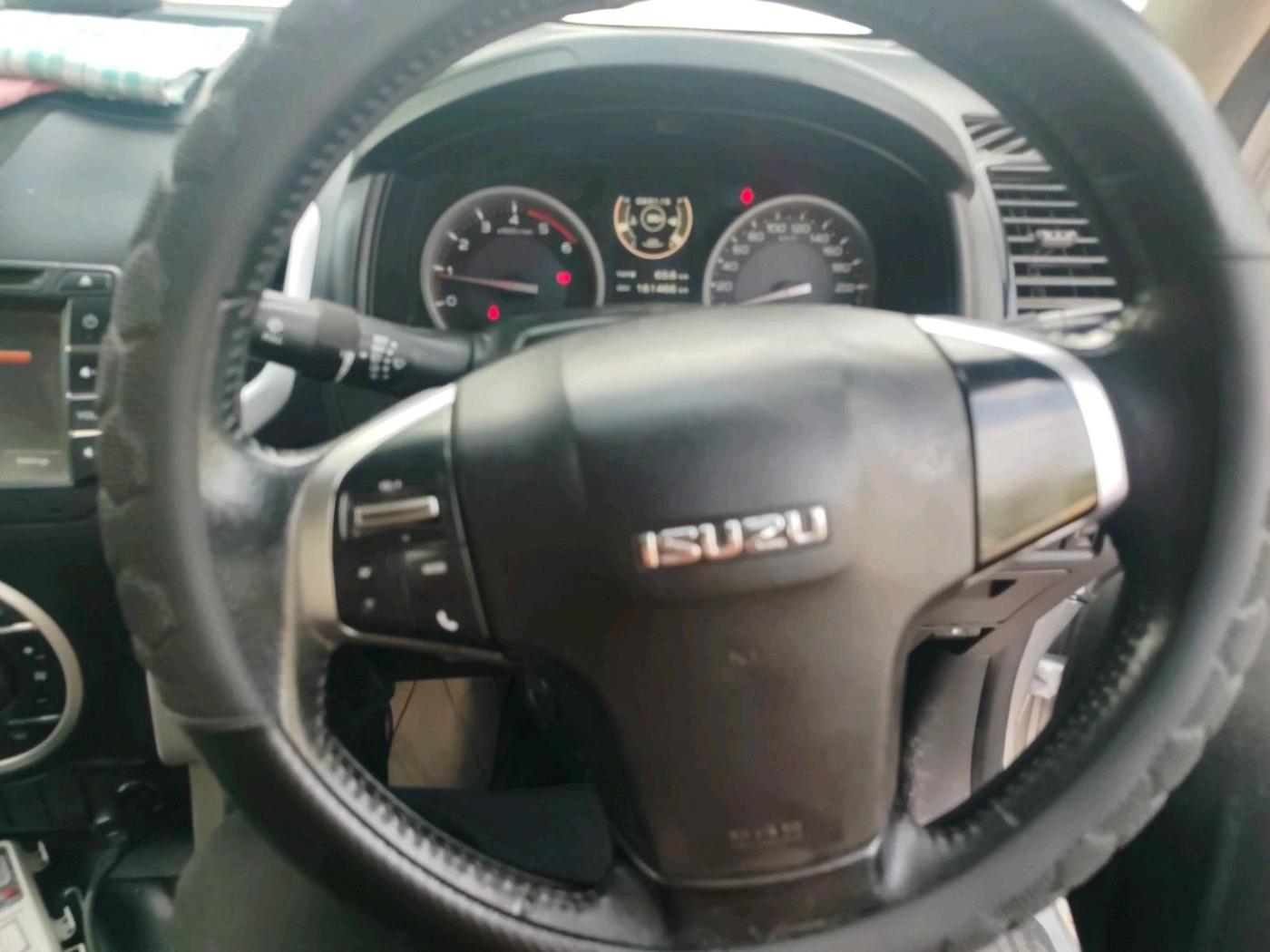 2019 ISUZU D-Max V Cross 4*4 MT, Diesel, Manual, 1,61,466 km, interior