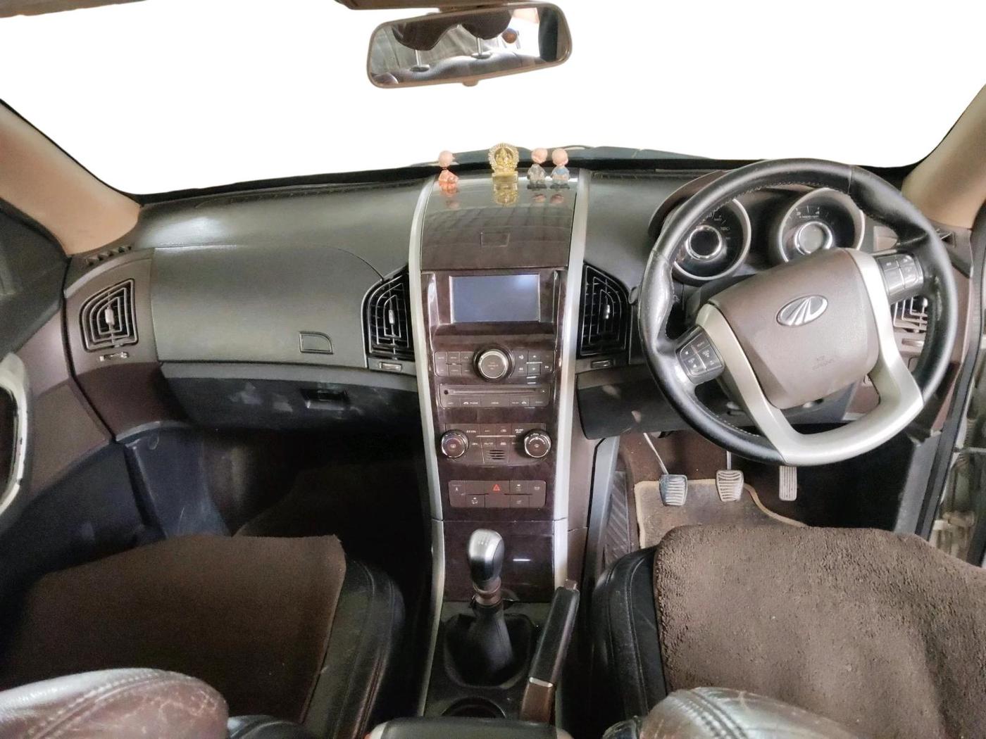 2014 Mahindra XUV500 W8, Diesel, Manual, 1,44,358 km, interior