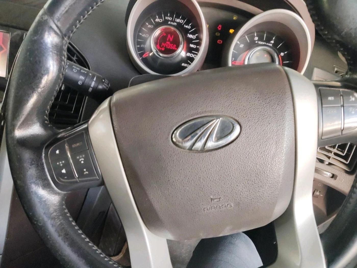 2014 Mahindra XUV500 W8, Diesel, Manual, 1,44,358 km, interior