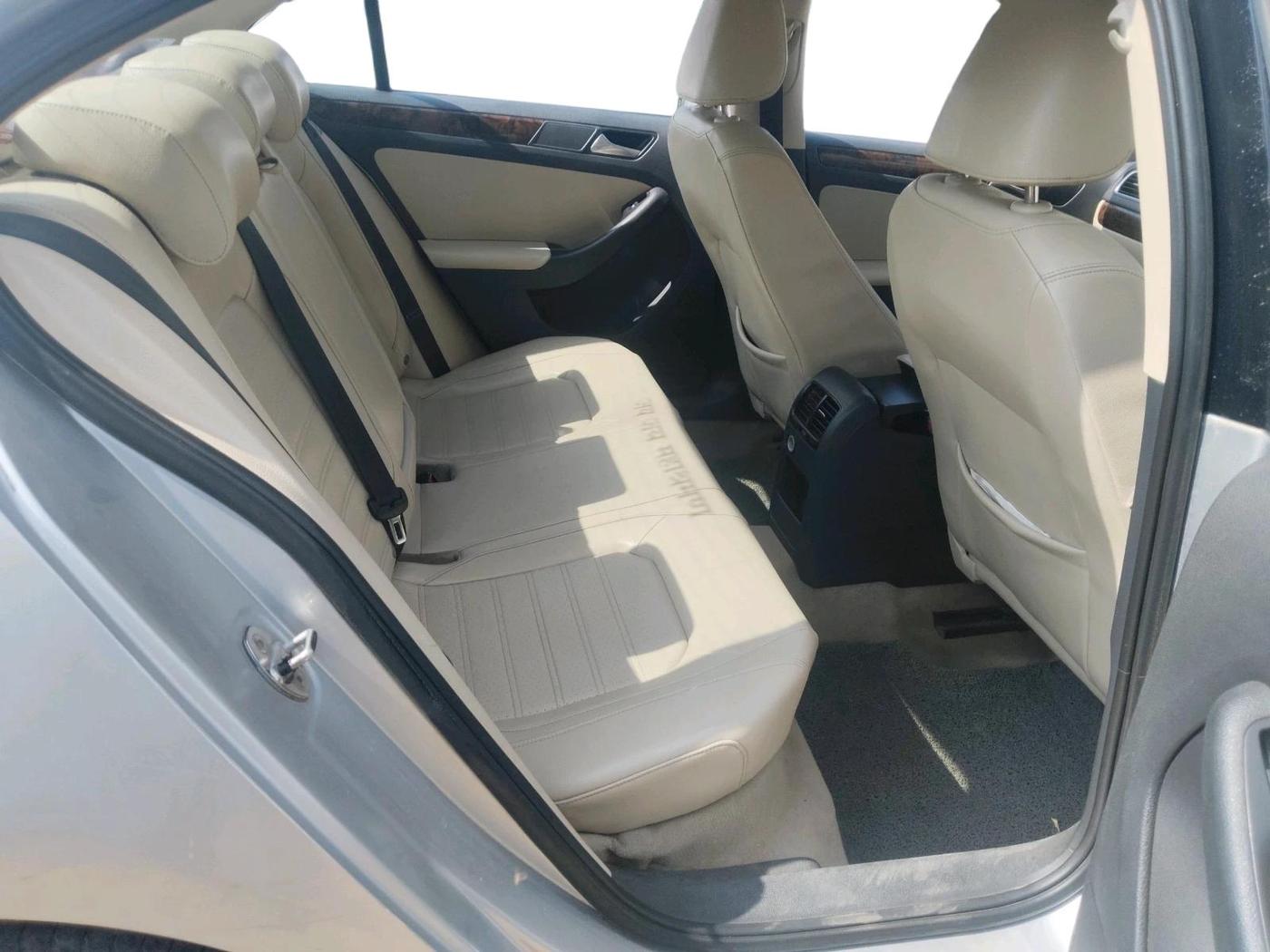 2015 Volkswagen Jetta HIGHLINE TDI AT, Diesel, Automatic, 2,35,355 km, interior
