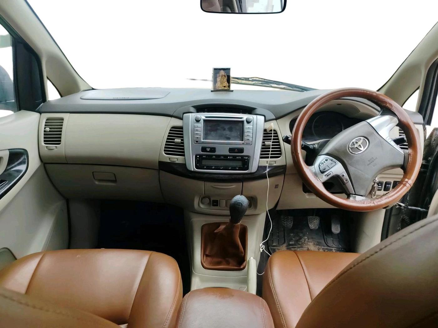 2014 Toyota Innova 2.5 ZX 7 STR, Diesel, Manual, 95,521 km, interior