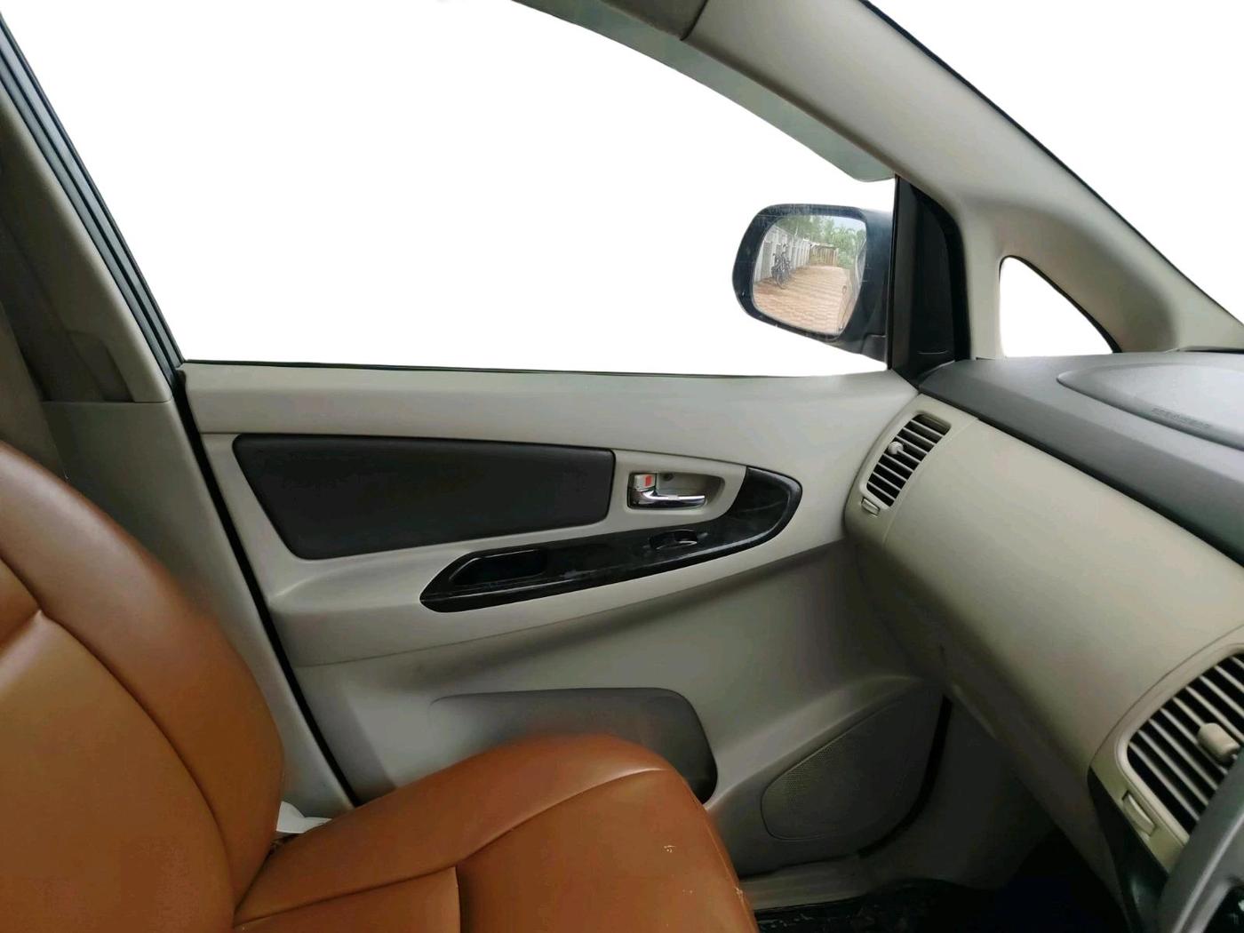 2014 Toyota Innova 2.5 ZX 7 STR, Diesel, Manual, 95,521 km, interior