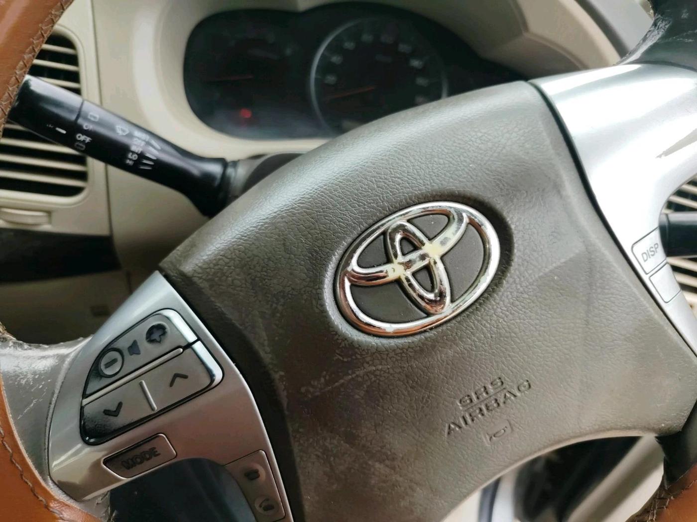 2014 Toyota Innova 2.5 ZX 7 STR, Diesel, Manual, 95,521 km, interior