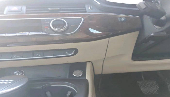 2017 Audi A4 35 TDI Technology, Diesel, Automatic, 1,14,569 km, interior