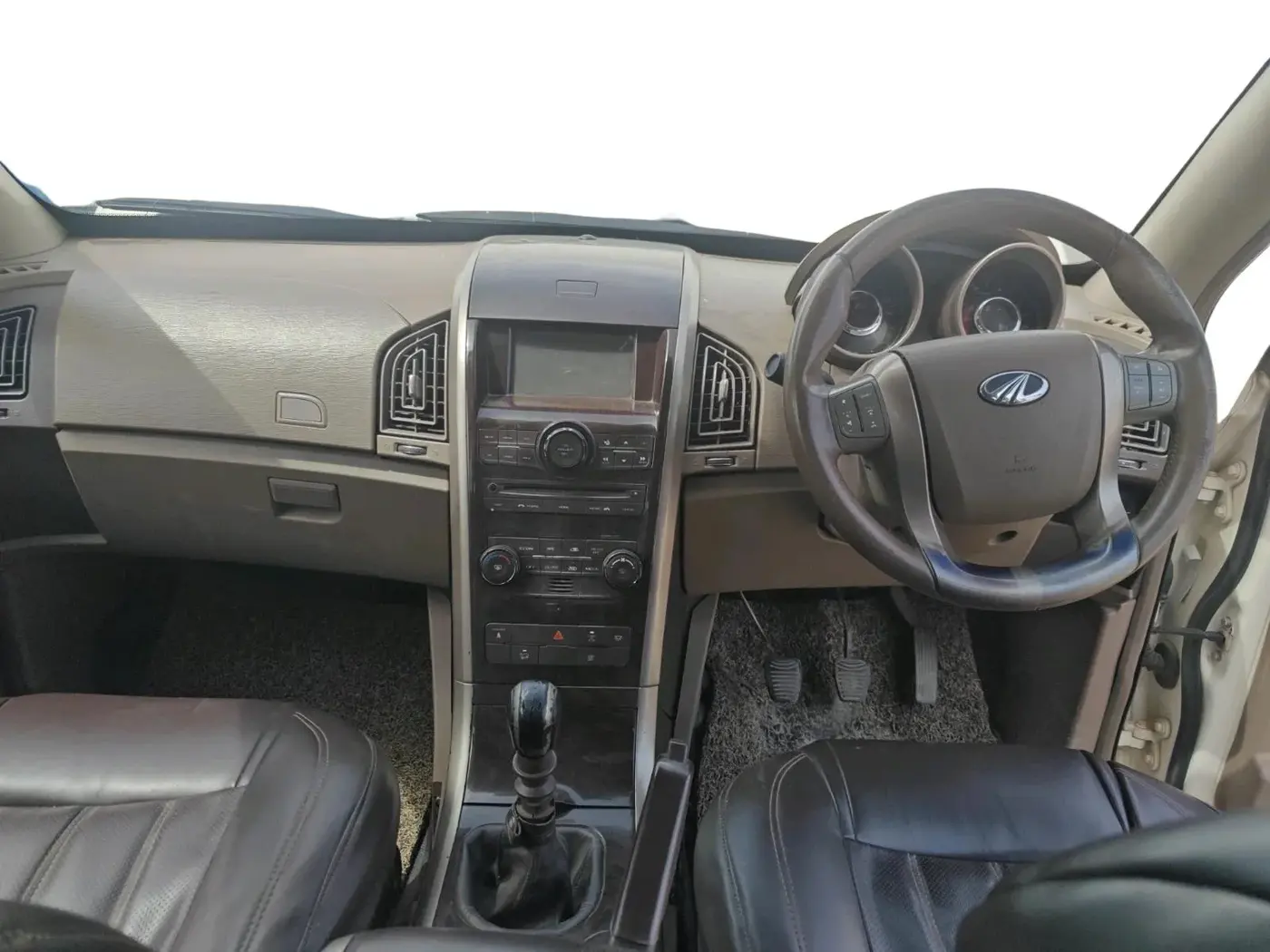 2013 Mahindra XUV500 W8, Diesel, Manual, 1,71,332 km, interior