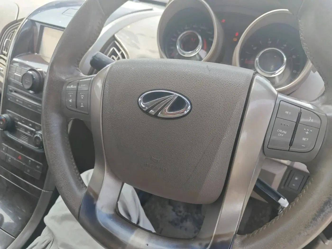 2013 Mahindra XUV500 W8, Diesel, Manual, 1,71,332 km, interior