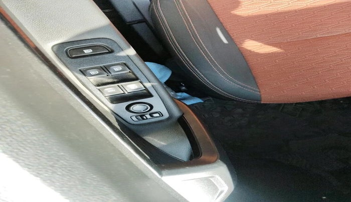 2024 Renault Kiger RXZ MT, Petrol, Manual, 16,793 km, interior