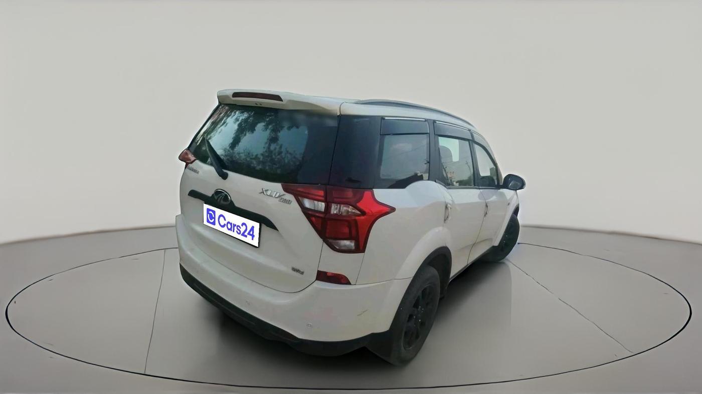 2018 Mahindra XUV500 W9, Diesel, Manual, 1,43,218 km, exterior