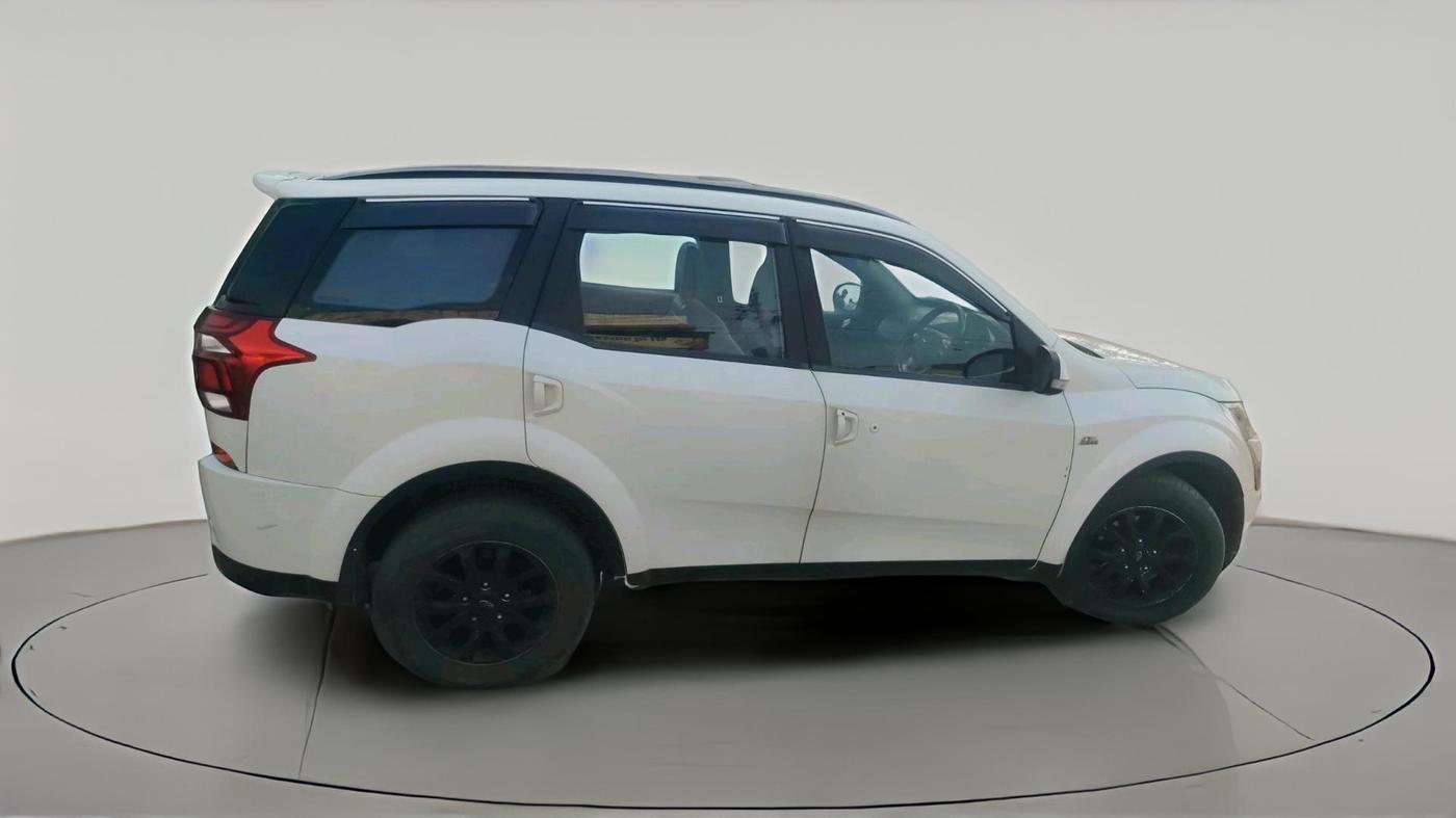2018 Mahindra XUV500 W9, Diesel, Manual, 1,43,218 km, exterior