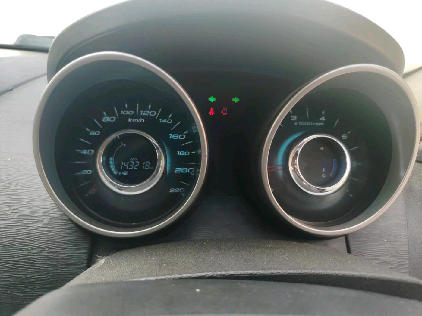 2018 Mahindra XUV500 W9, Diesel, Manual, 1,43,218 km, interior