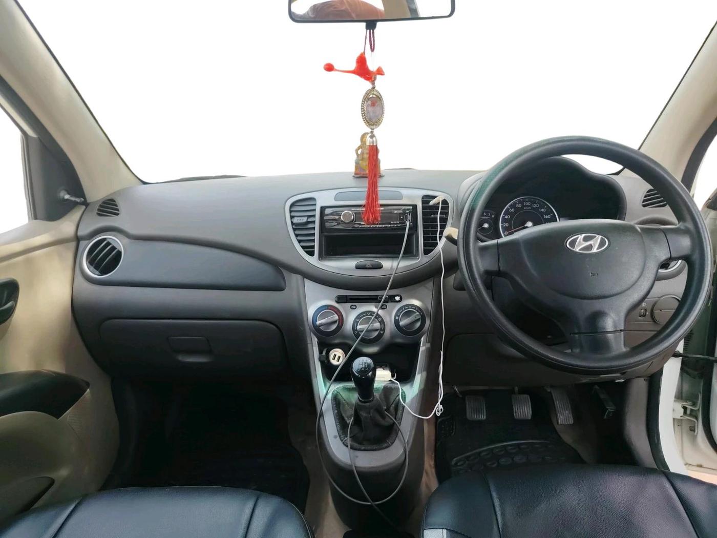 2011 Hyundai i10 ERA 1.1, Petrol, Manual, 1,05,030 km, interior
