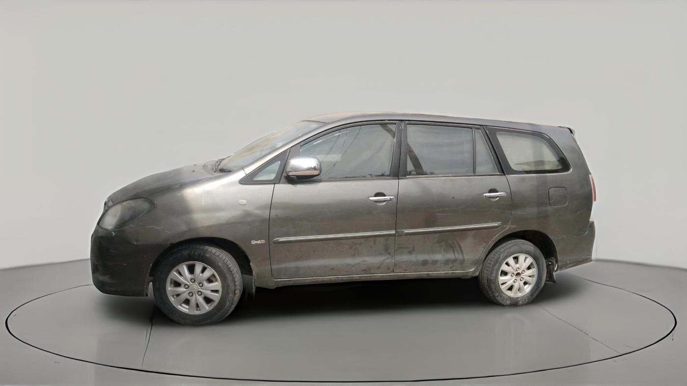 2011 Toyota Innova V 2.5 7 STR, Diesel, Manual, 3,54,517 km, exterior