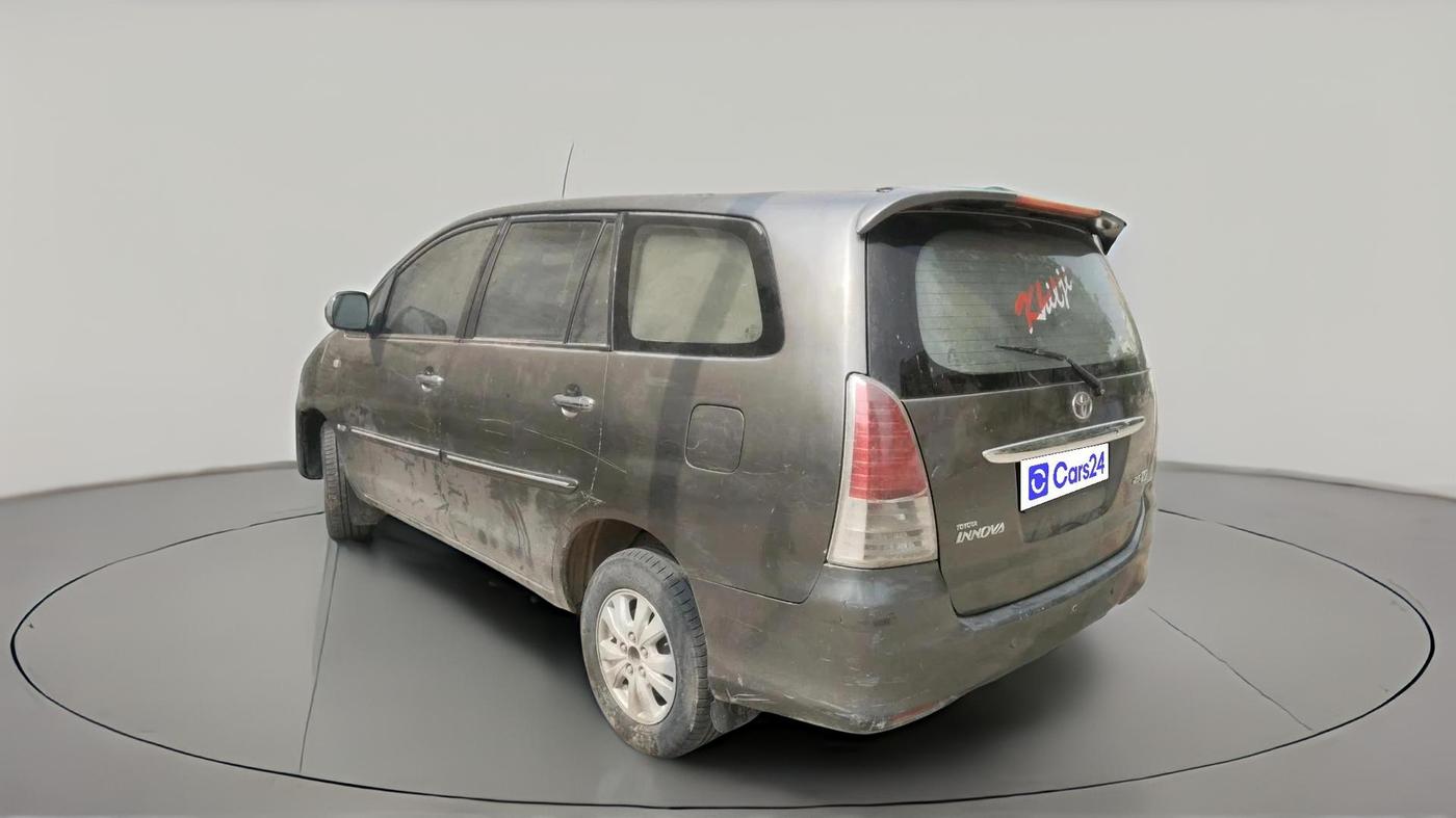 2011 Toyota Innova V 2.5 7 STR, Diesel, Manual, 3,54,517 km, exterior