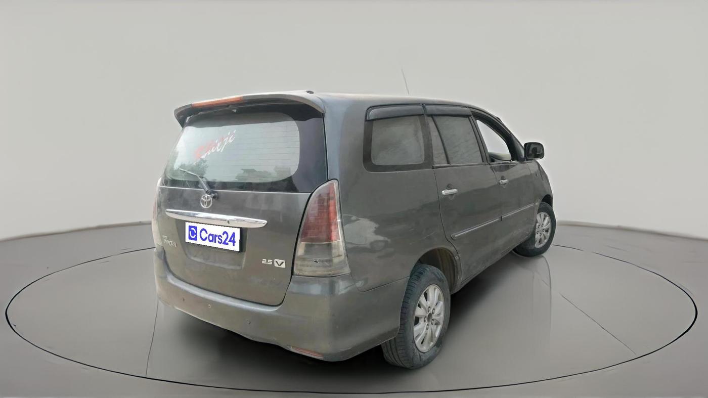 2011 Toyota Innova V 2.5 7 STR, Diesel, Manual, 3,54,517 km, exterior