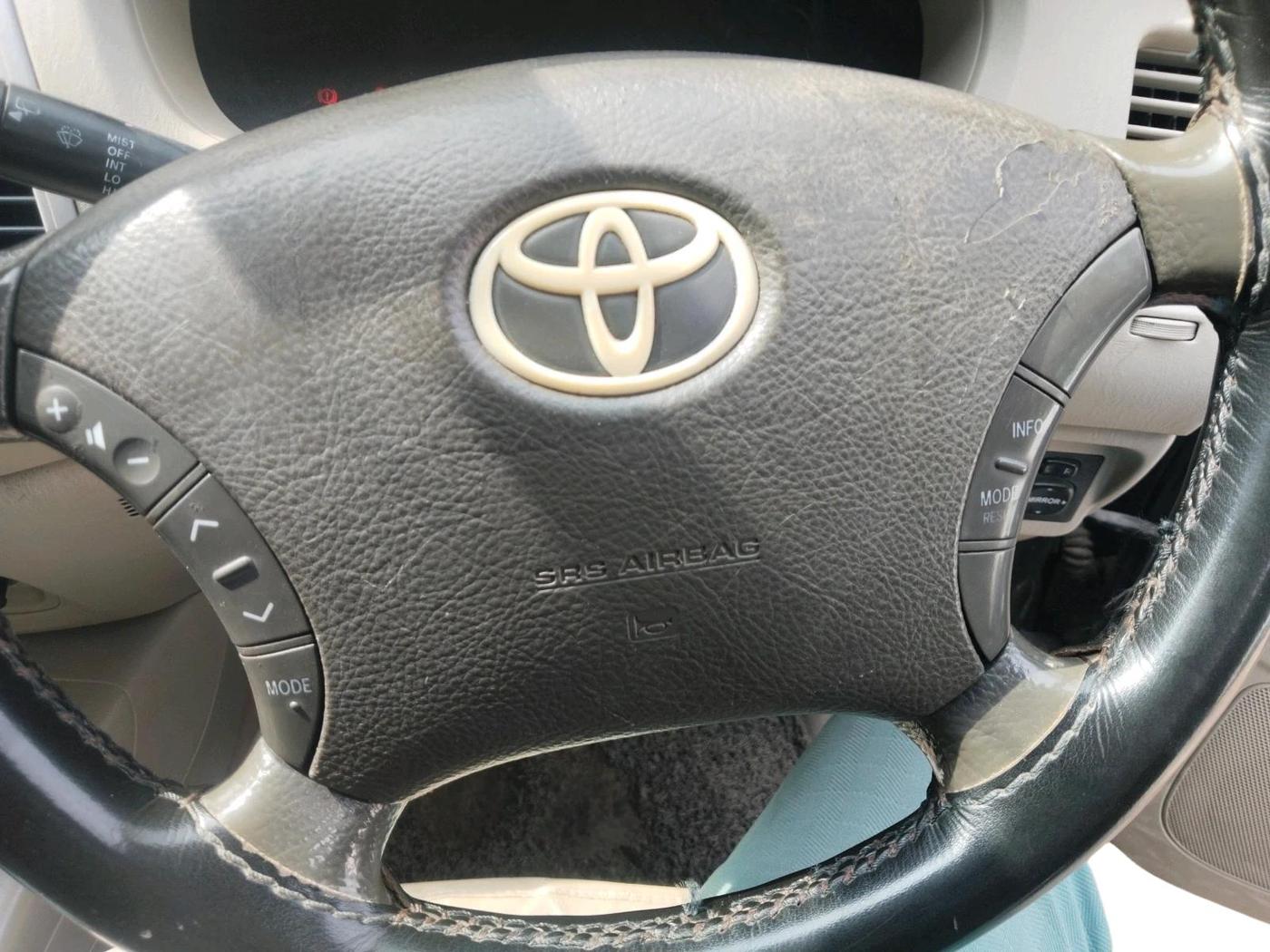 2011 Toyota Innova V 2.5 7 STR, Diesel, Manual, 3,54,517 km, interior
