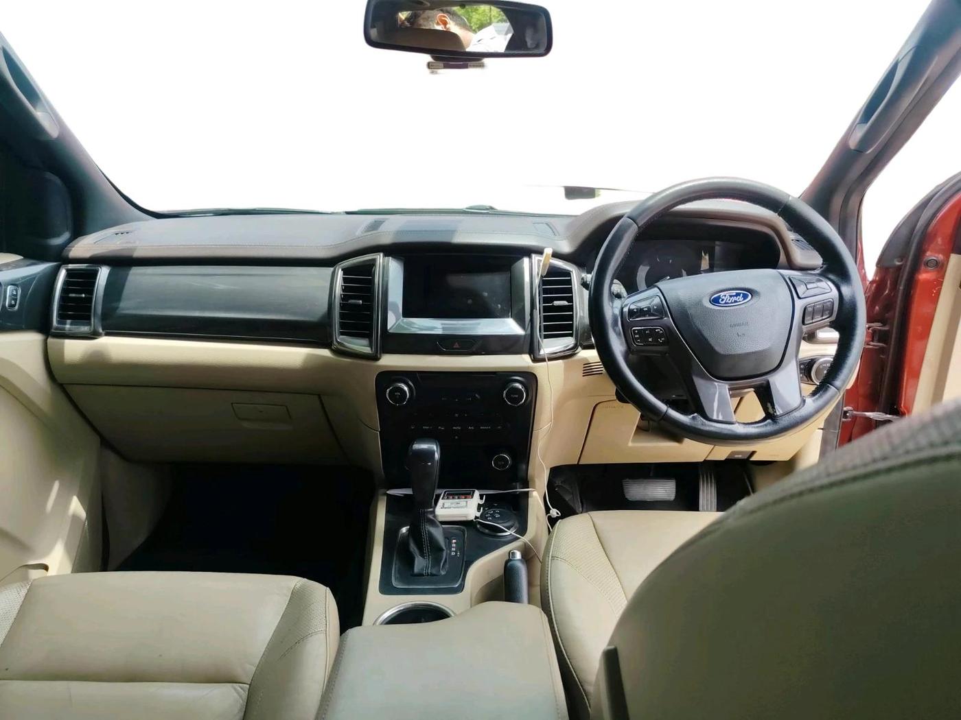 2016 Ford Endeavour TREND 3.2 4X4 AT, Diesel, Automatic, 1,34,576 km, interior