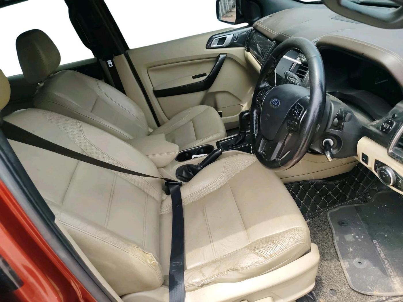 2016 Ford Endeavour TREND 3.2 4X4 AT, Diesel, Automatic, 1,34,576 km, interior