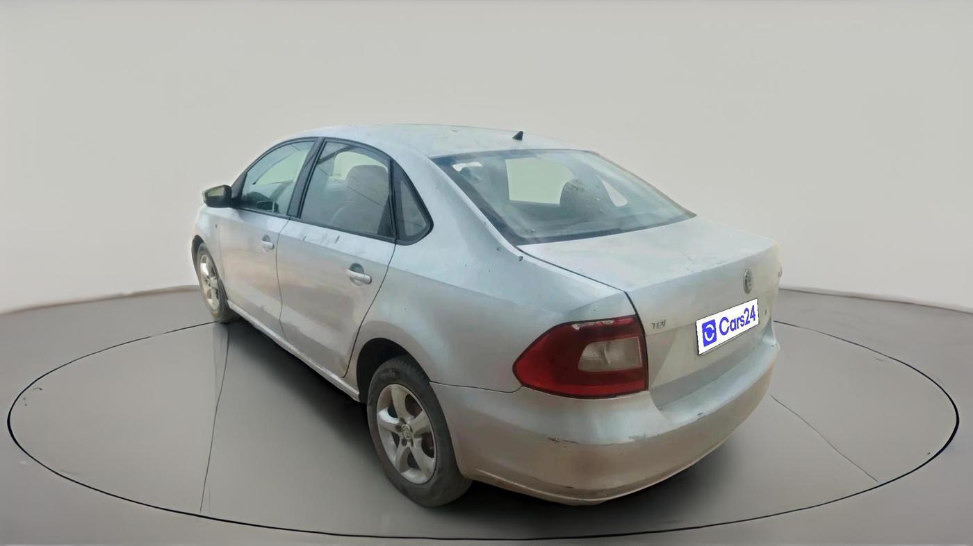 2013 Skoda Rapid ELEGANCE 1.6 TDI CR MT, Diesel, Manual, 1,16,074 km, exterior