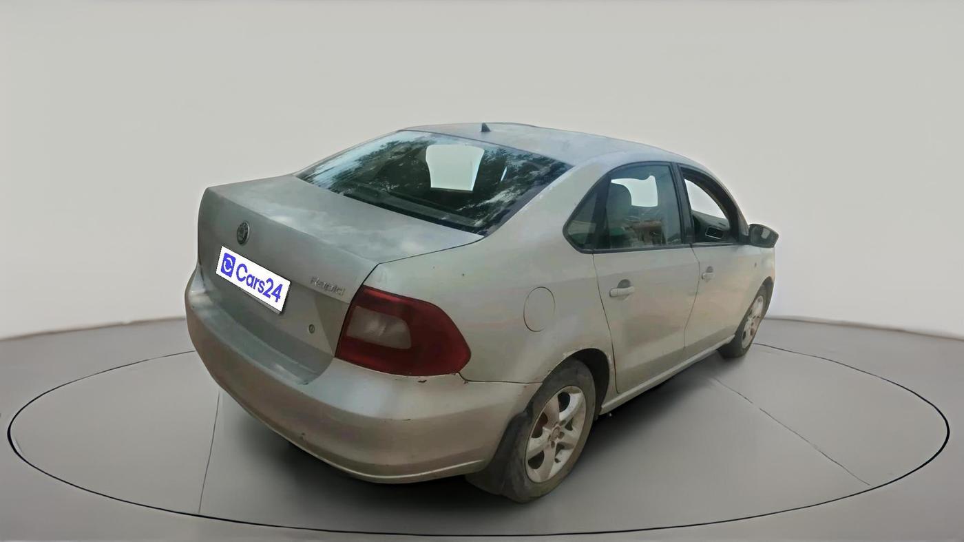 2013 Skoda Rapid ELEGANCE 1.6 TDI CR MT, Diesel, Manual, 1,16,074 km, exterior