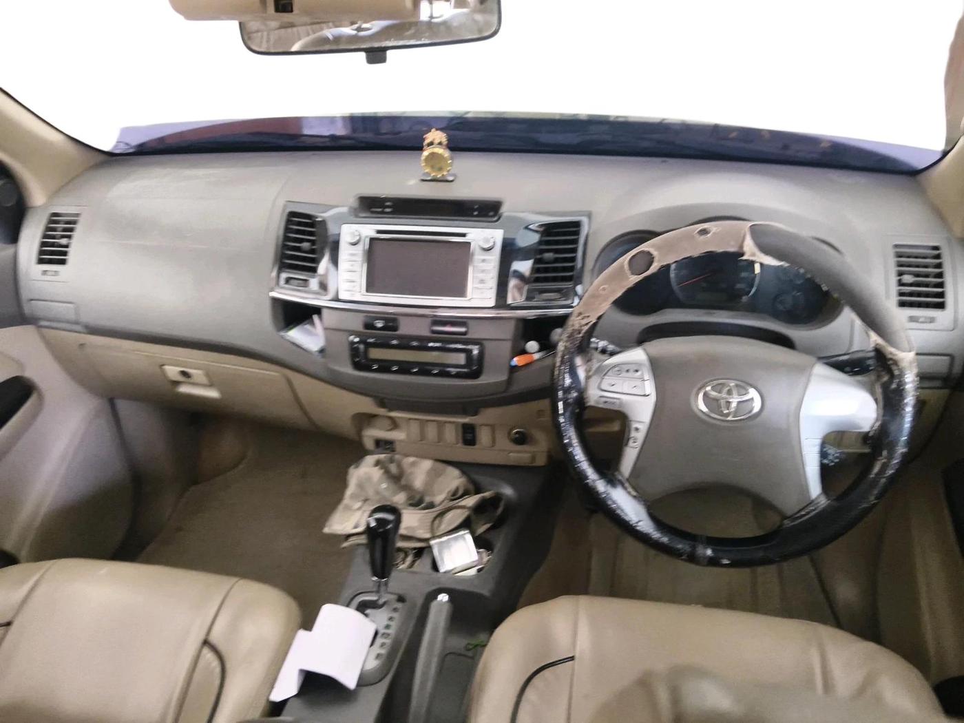 2012 Toyota Fortuner 3.0 4X2 AT, Diesel, Automatic, 1,73,983 km, interior