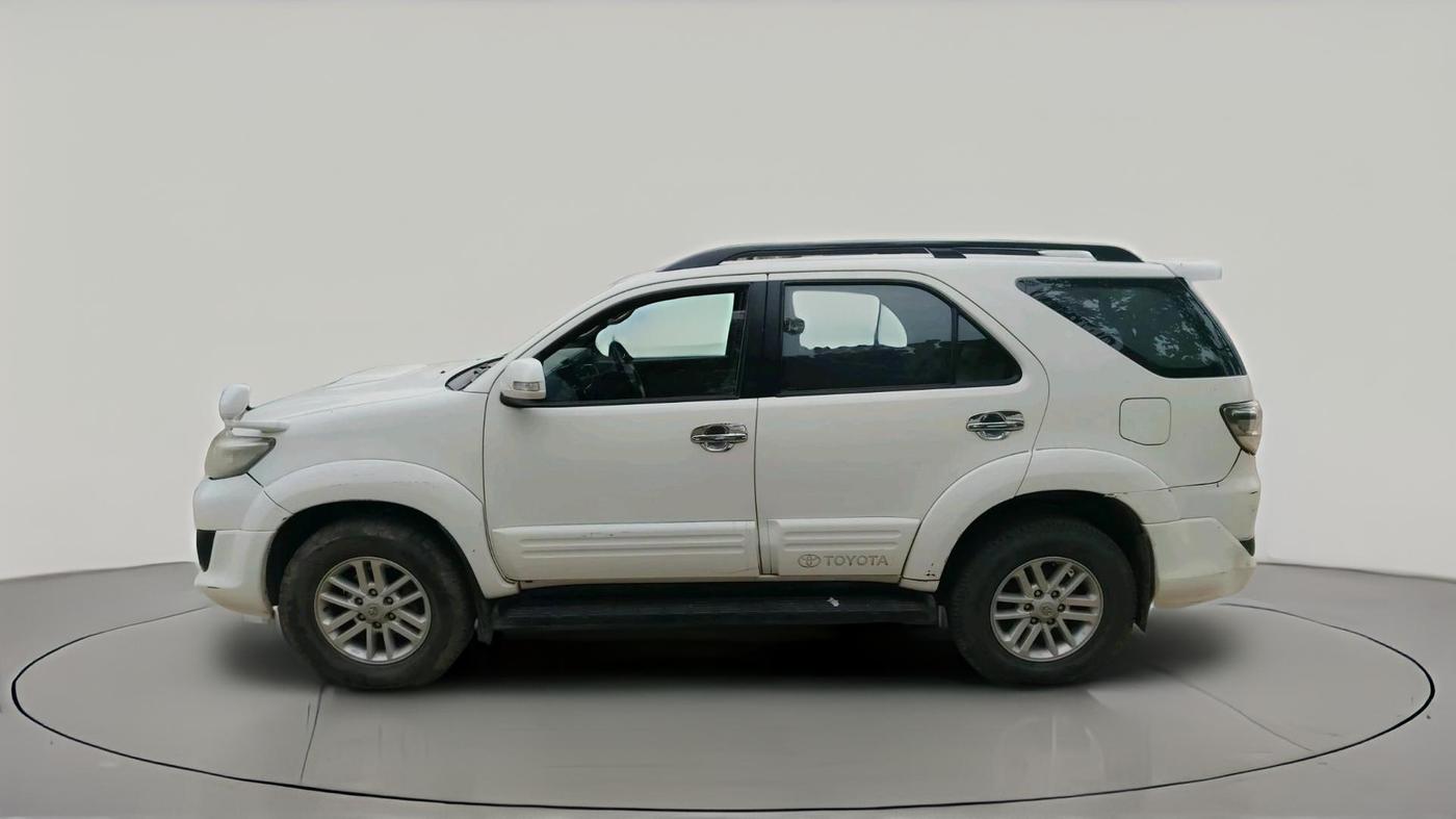 2013 Toyota Fortuner 3.0 4X2 MT, Diesel, Manual, 2,90,026 km, exterior