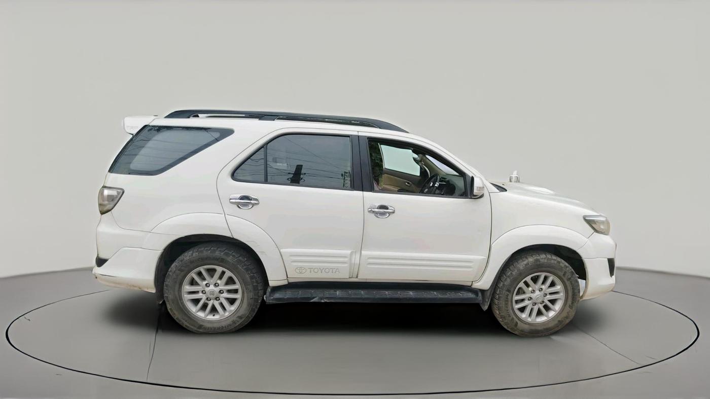 2013 Toyota Fortuner 3.0 4X2 MT, Diesel, Manual, 2,90,026 km, exterior