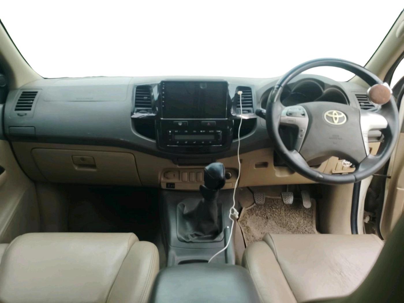 2013 Toyota Fortuner 3.0 4X2 MT, Diesel, Manual, 2,90,026 km, interior