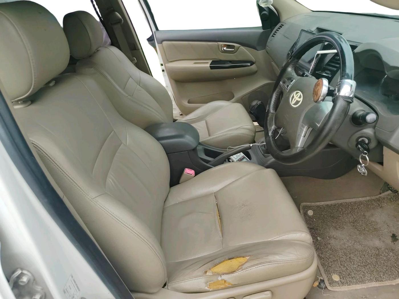 2013 Toyota Fortuner 3.0 4X2 MT, Diesel, Manual, 2,90,026 km, interior