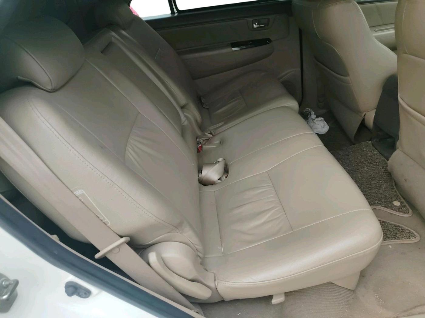 2013 Toyota Fortuner 3.0 4X2 MT, Diesel, Manual, 2,90,026 km, interior