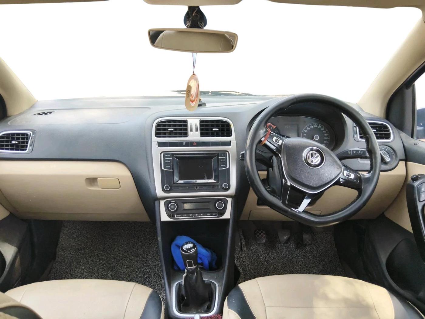2016 Volkswagen Ameo HIGHLINE1.2L, Petrol, Manual, 1,14,632 km, interior