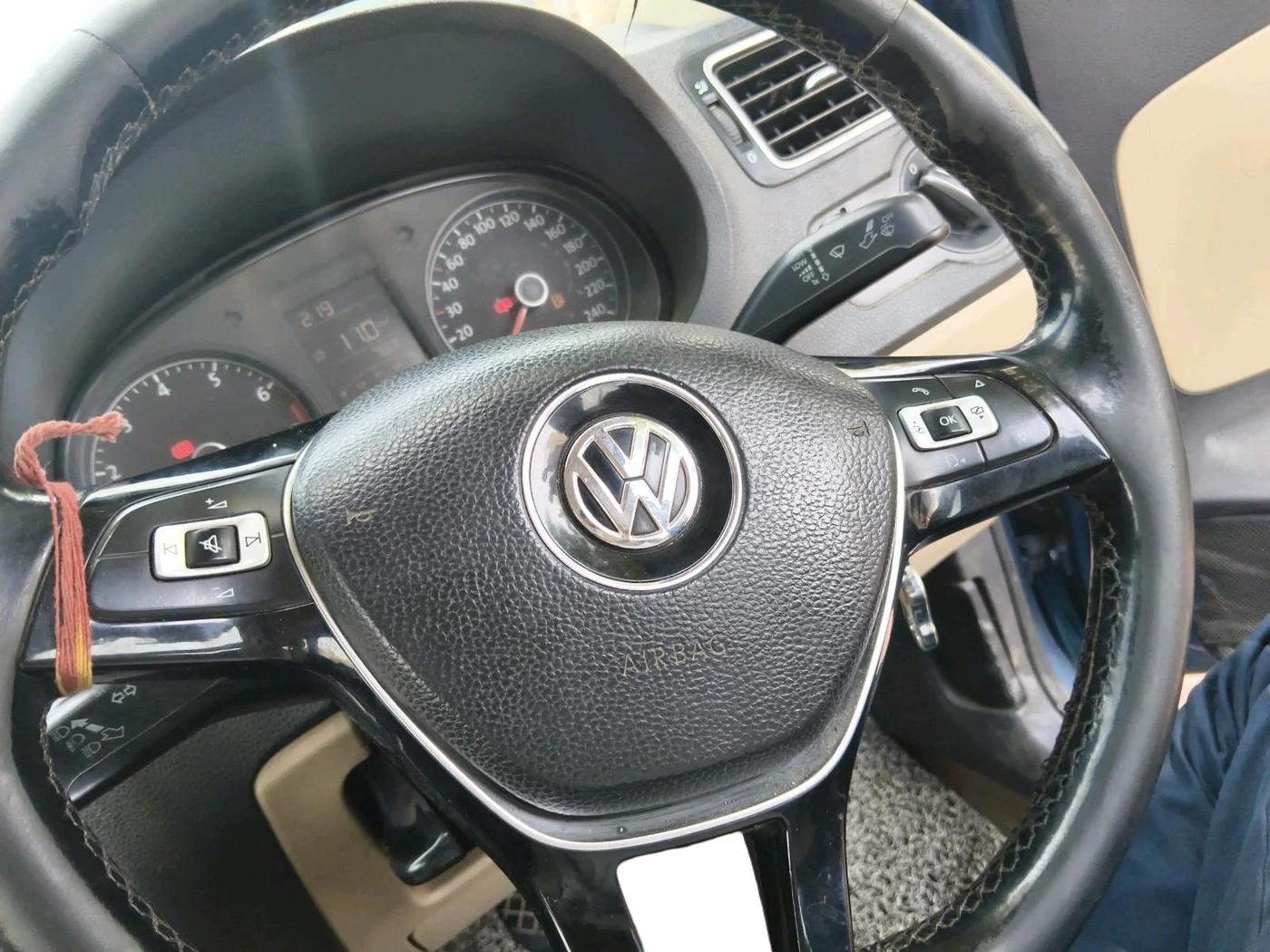 2016 Volkswagen Ameo HIGHLINE1.2L, Petrol, Manual, 1,14,632 km, interior