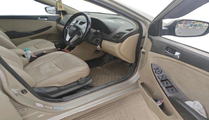 2011 Hyundai Verna FLUIDIC 1.6 CRDI SX, Diesel, Manual, 1,58,159 km, interior