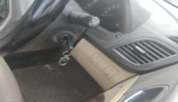 2011 Hyundai Verna FLUIDIC 1.6 CRDI SX, Diesel, Manual, 1,58,159 km, interior