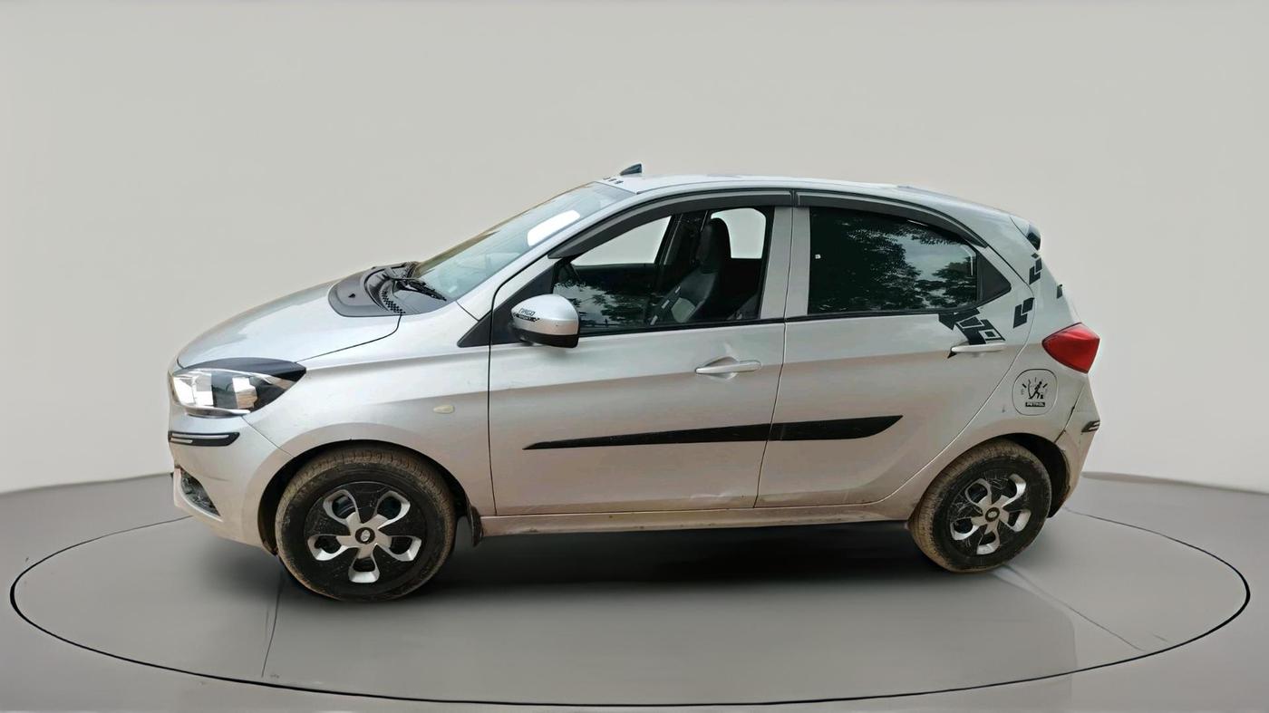 2016 Tata Tiago XT PETROL, Petrol, Manual, 1,33,717 km, exterior