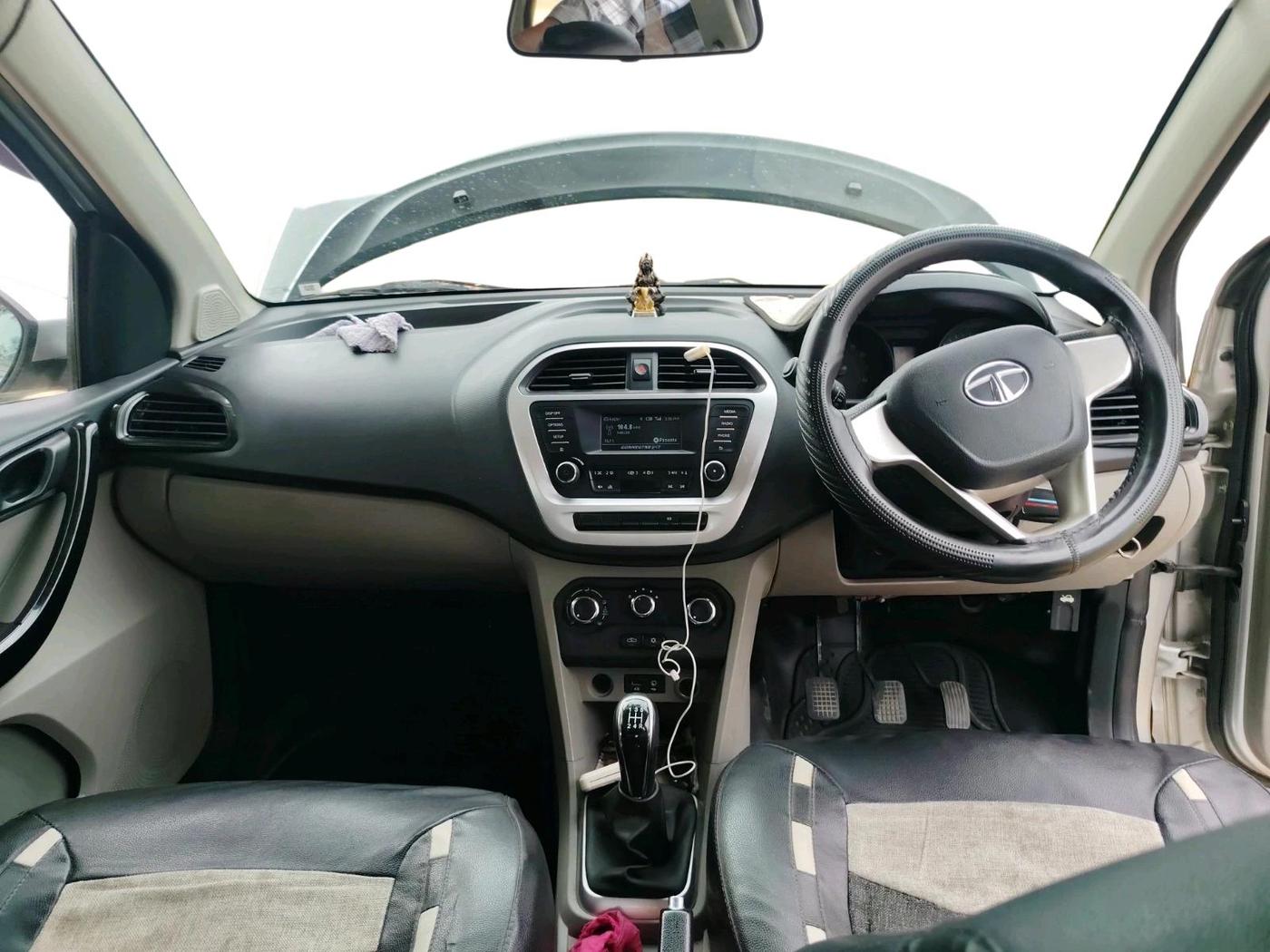 2016 Tata Tiago XT PETROL, Petrol, Manual, 1,33,717 km, interior