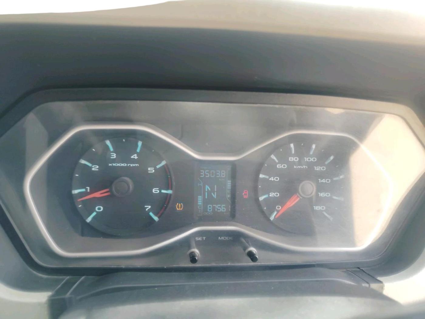 2017 Mahindra Scorpio S10 1.99 INTELLI-HYBRID, Diesel, Manual, 87,561 km, interior