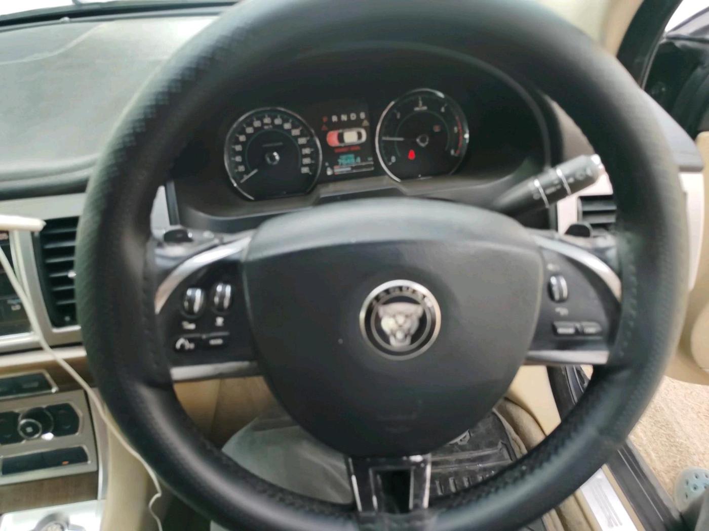 2015 Jaguar XF 2.2 DIESEL LUXURY, Diesel, Automatic, 1,22,780 km, interior