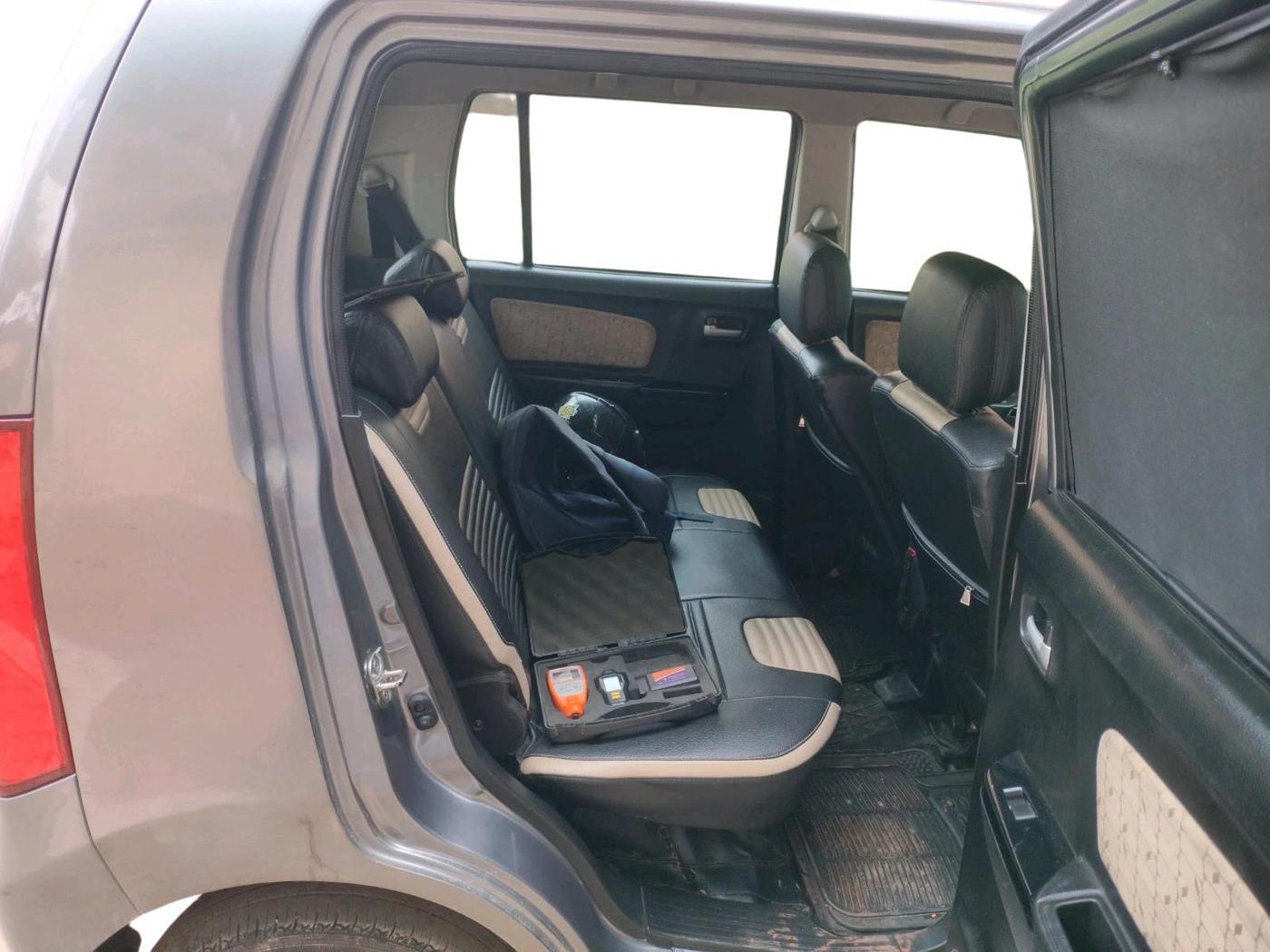 2017 Maruti Wagon R 1.0 VXI, CNG, Manual, 1,18,567 km, interior