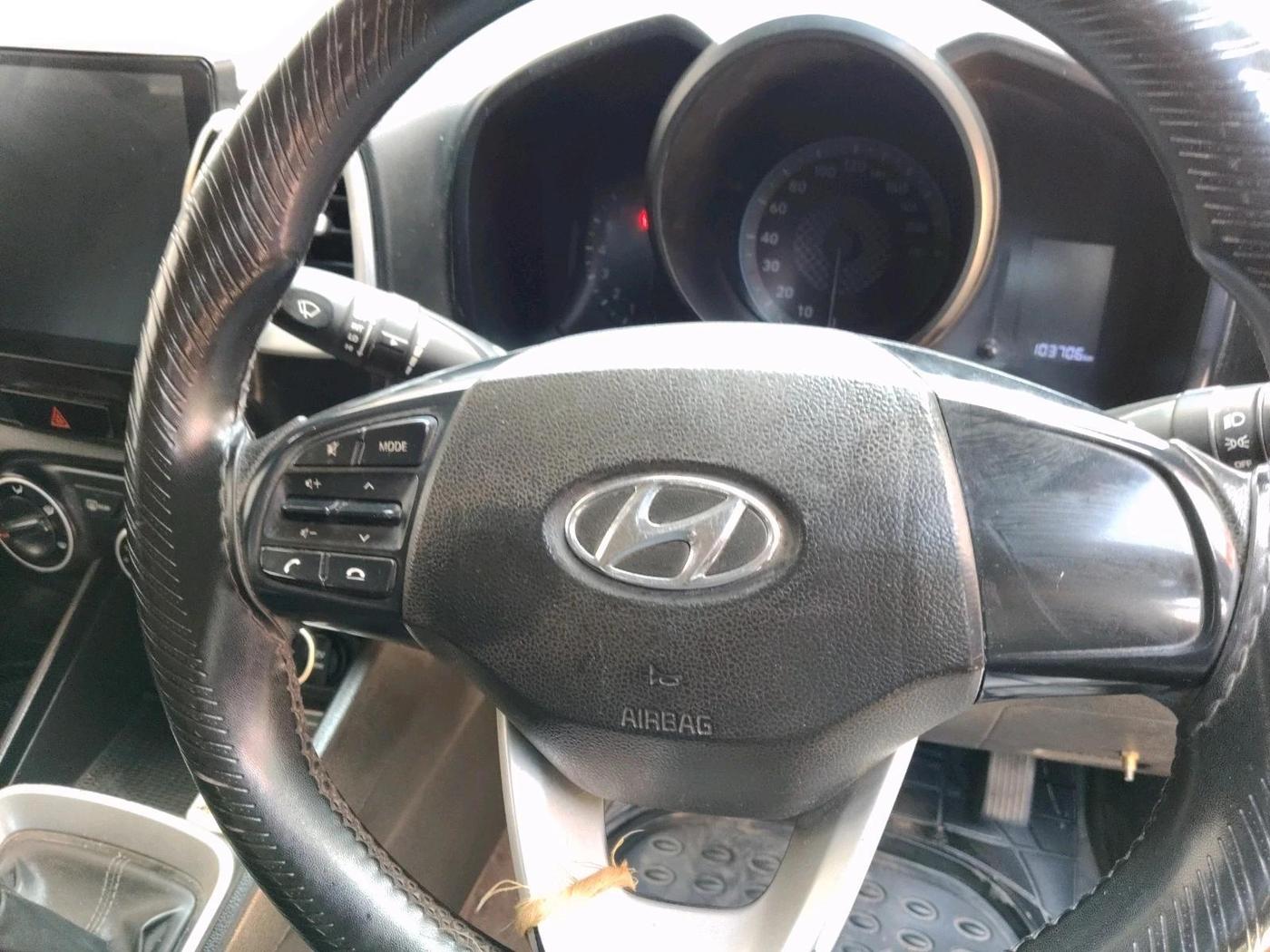 2019 Hyundai VENUE S 1.2, Petrol, Manual, 1,04,181 km, interior