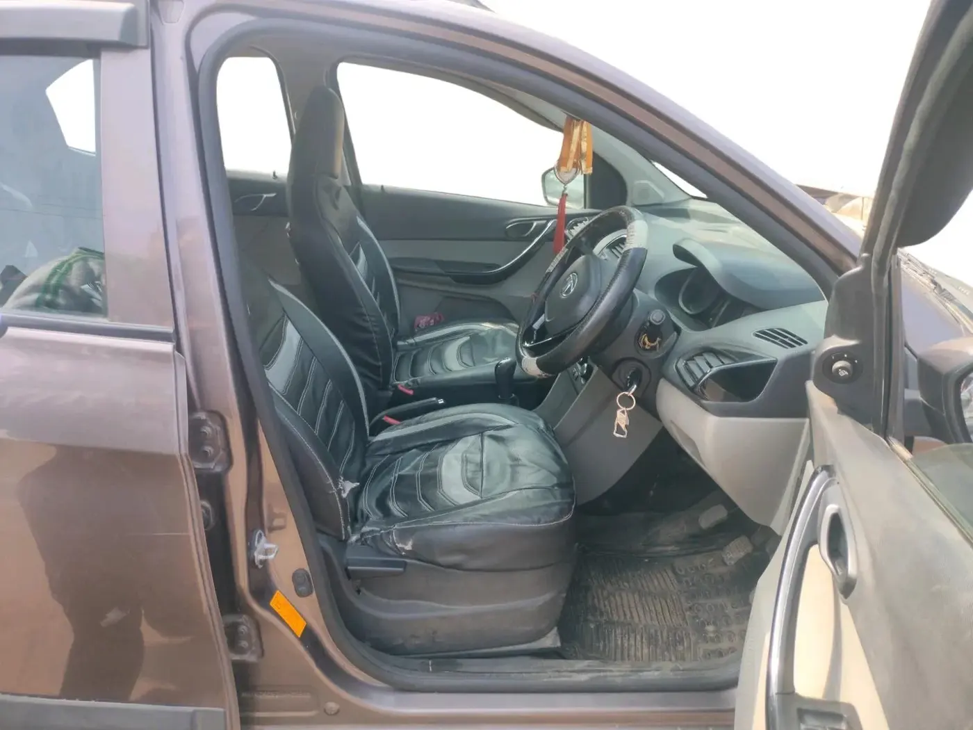 2018 Tata Tiago XT PETROL, Petrol, Manual, 80,246 km, interior