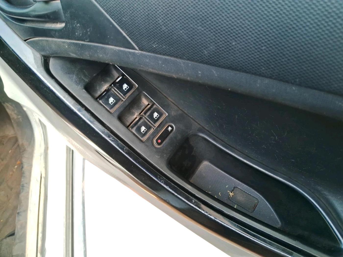 2018 Tata NEXON XM PETROL, Petrol, Manual, 1,24,048 km, interior